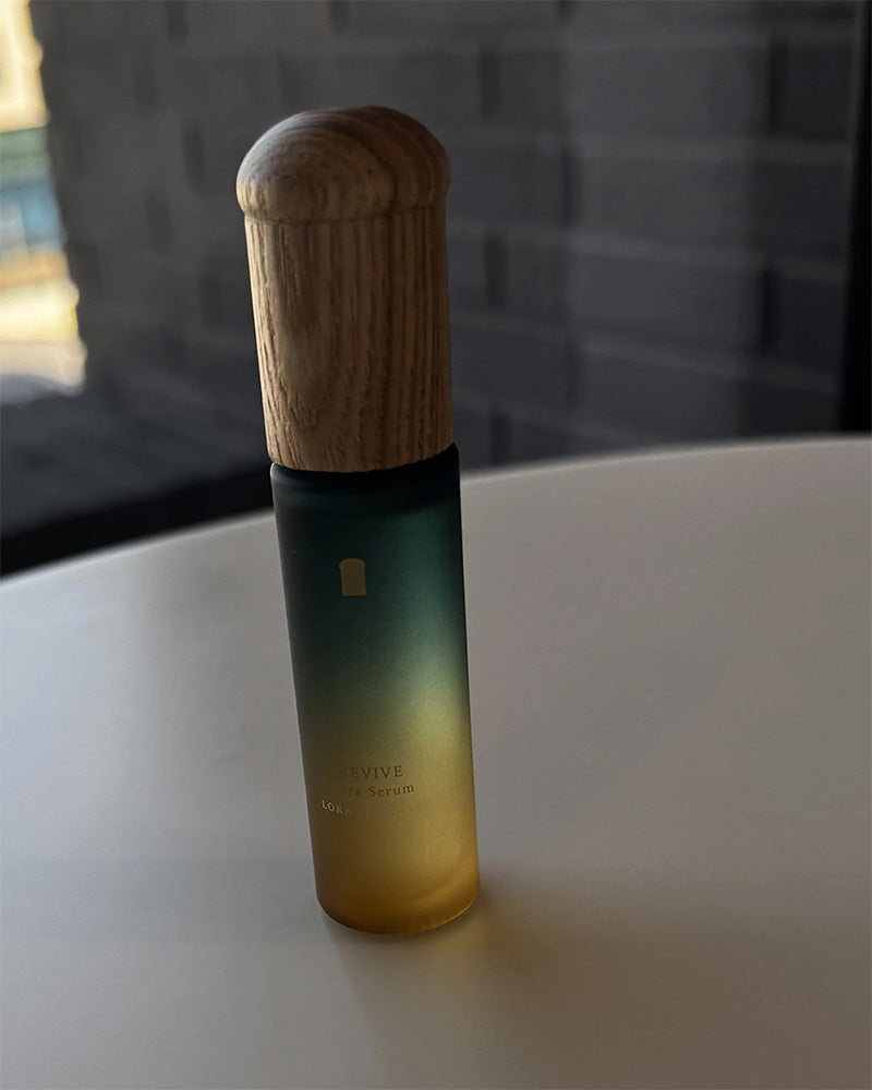 Customer review photo — behind ear or neck usage scene